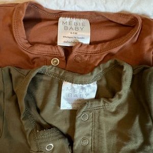 0-3 month old baby knot gowns. Super soft